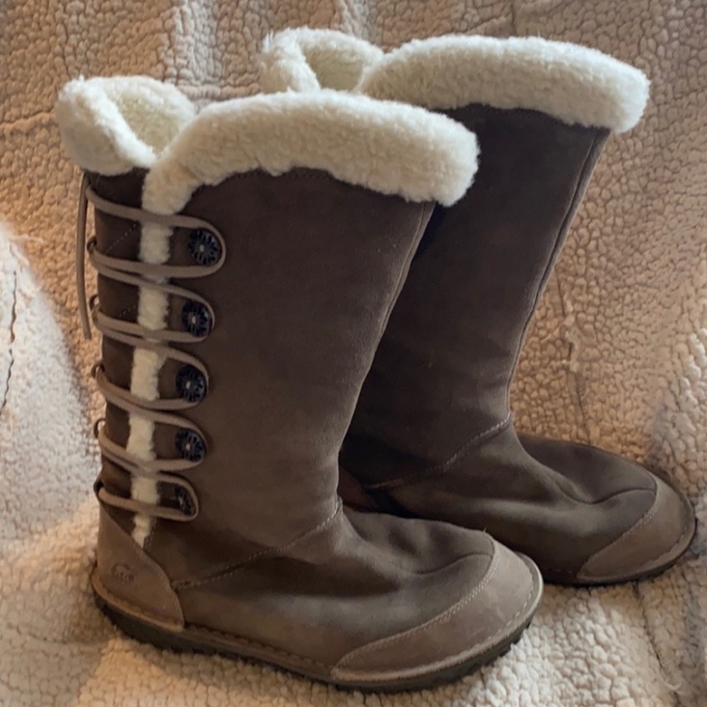 Sorel Sura Boots 10.5